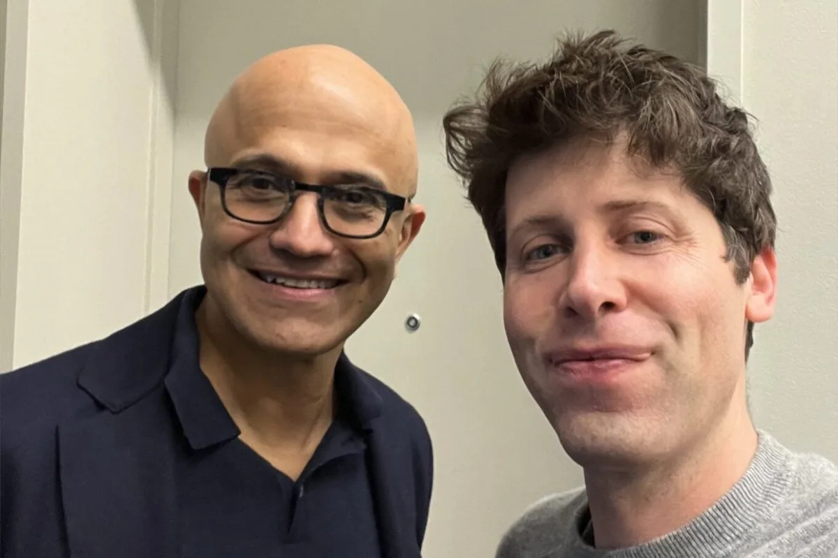 « Le plus grand vol de travail de l’histoire » : en coulisses, Microsoft ne mâche pas ses mots sur l’IA