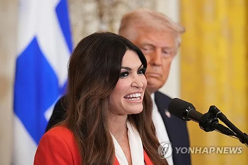 "트럼프, 측근 그리스대사 비리 의혹에 분노…해임도 검토"