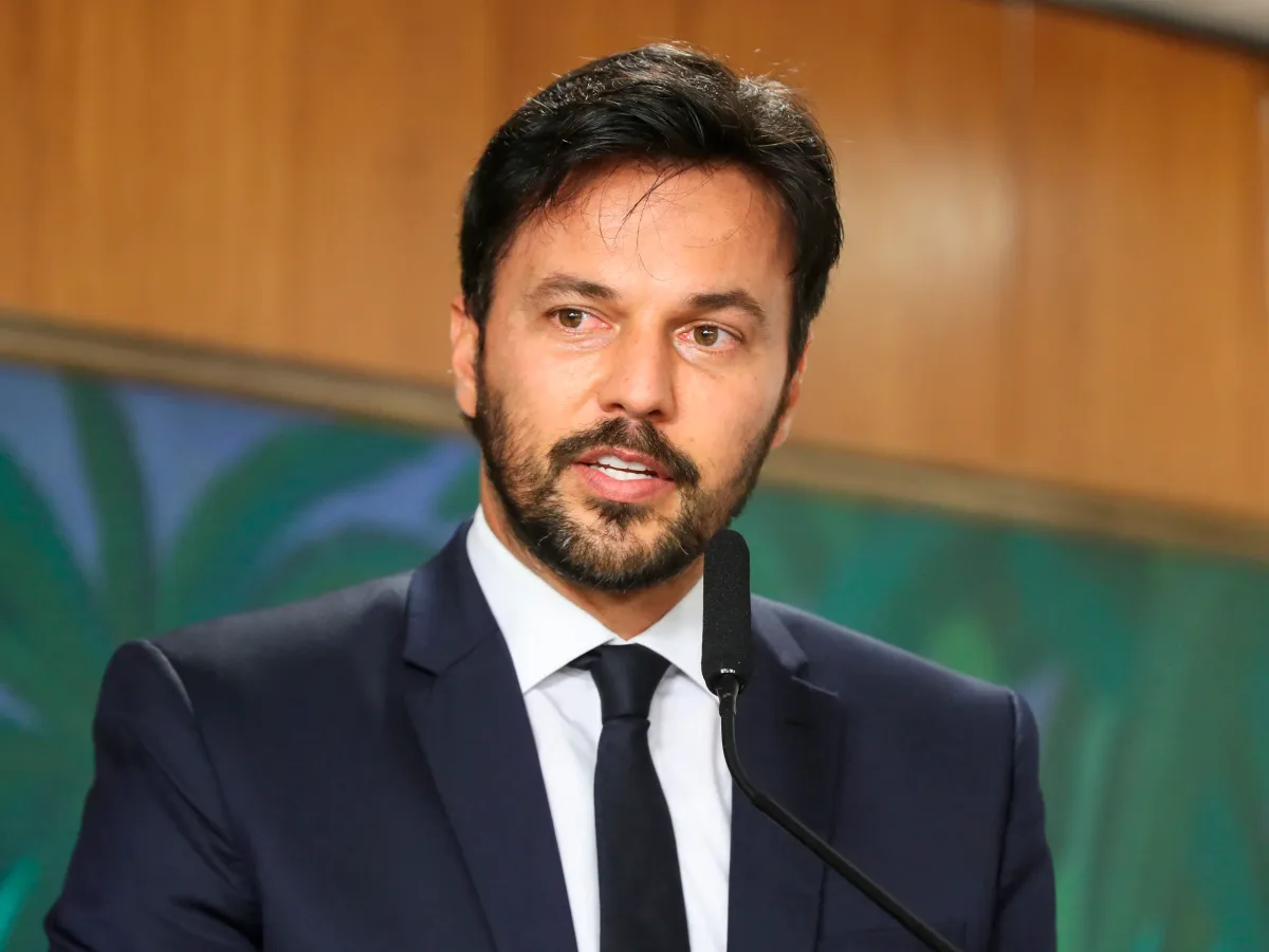 Fábio Faria aparece como intermediador de contrato de R$ 129 milhões entre Vorcaro e esposa de Moraes