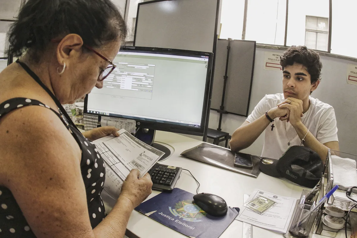 Brasileiro desconectado e exausto se afasta das urnas, aponta estudo