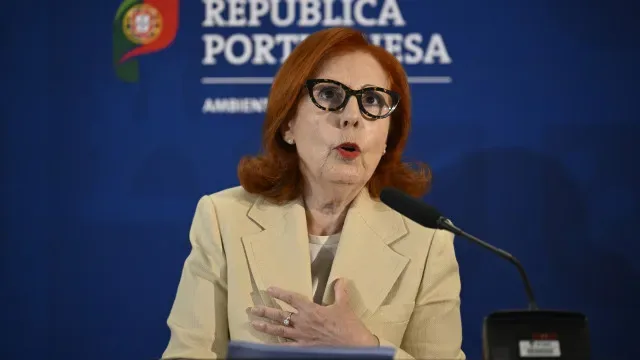 Consumo de combustíveis "tem subido". Ministra apela à poupança