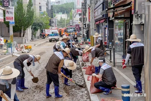 BNK금융그룹 임직원들, 거제 수해 복구 현장서 구슬땀