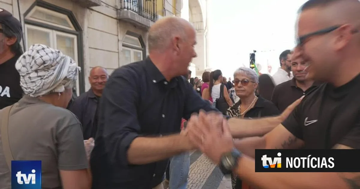 Partidos de esquerda vão às ruas apoiar manifestação. PCP avisa Governo para ouvir a rua porque "foram pessoas como estas que travaram o código laboral"