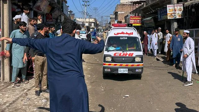 Pakistan: Mindestens 18 Menschen sterben bei Einsturz von Schuldach in Pakistan
