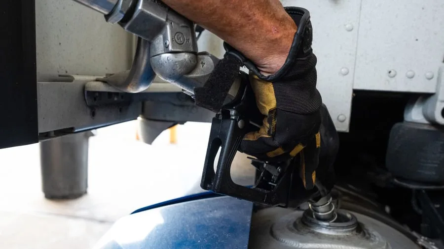 +++ USA +++: USA prüfen wegen hoher Spritpreise Exportstopp für Diesel