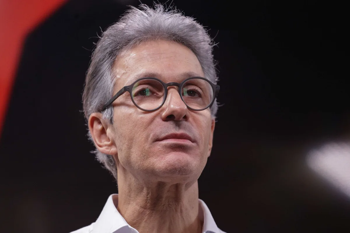 No JN, Zema comete gafe e diz que tem “série de programas contra mulheres”