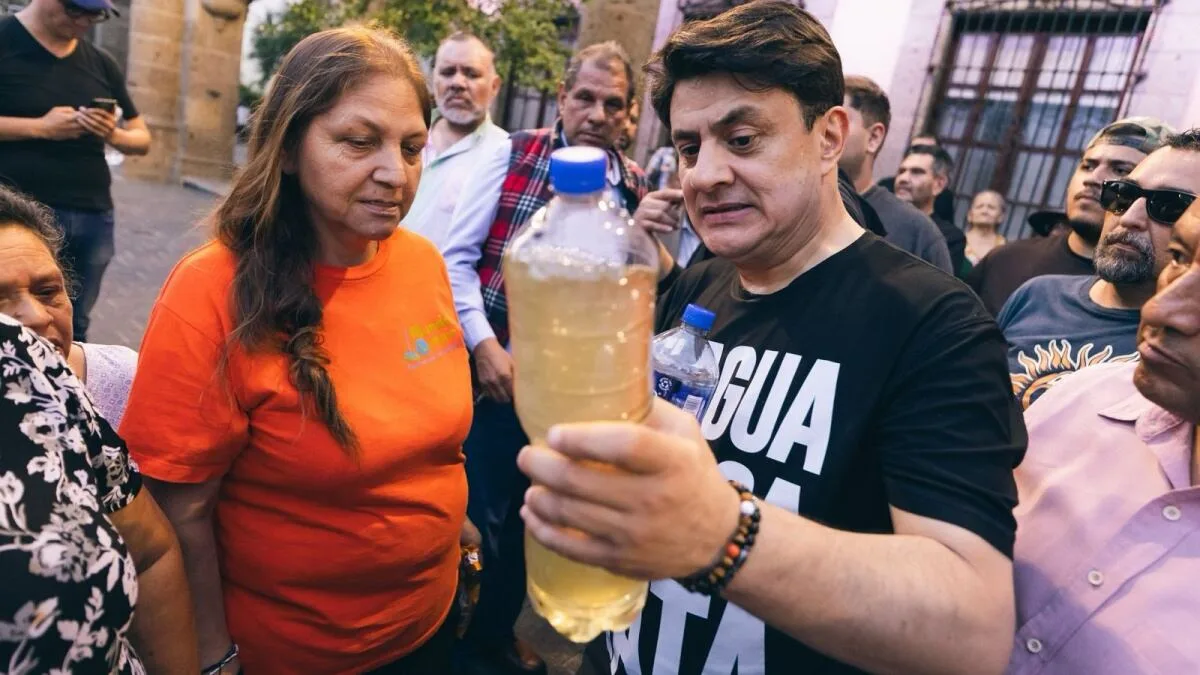 Protestan en Guadalajara por crisis de agua contaminada; piden que se declare una alerta sanitaria