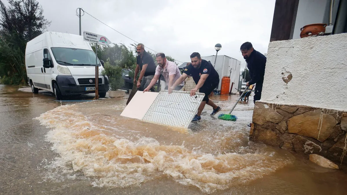 Dana Adam en España | La Generalitat ordena el confinamiento en el litoral sur de Valencia y el norte de Alicante por las intensas lluvias
