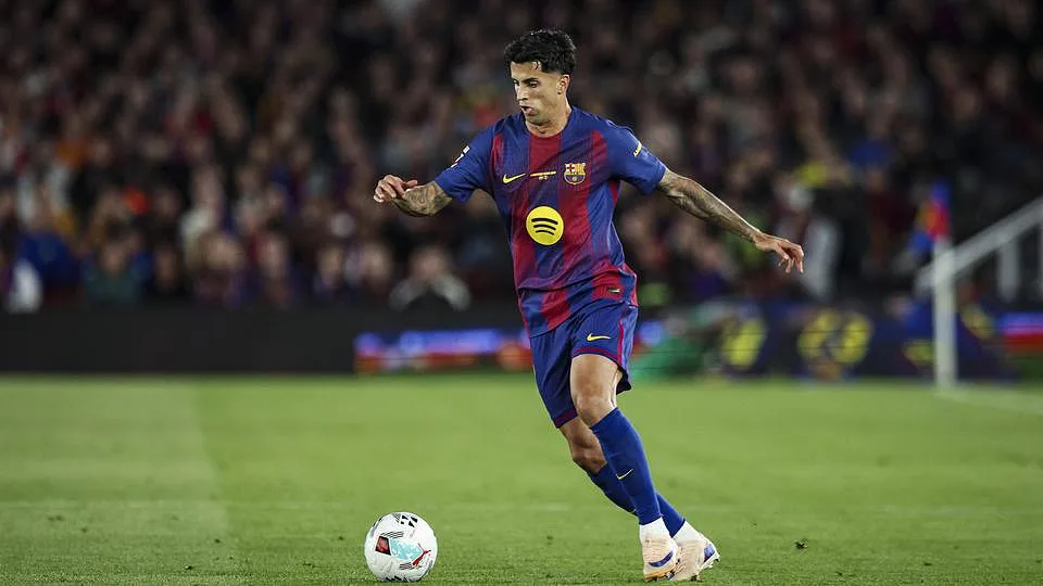 Agora, sim: Cancelo é reforço do Barcelona... na prática