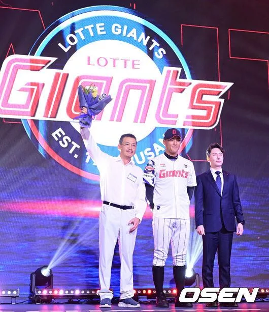 [사진]서울디자인고 박근서, '2027 KBO 신인드래프트 전체 4번으로 롯데행'