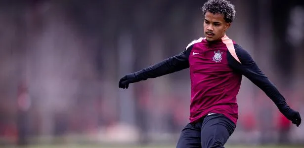 Kaio César supera desgaste e é titular em Rosário x Corinthians; veja times