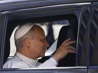 Léon XIV opéré d’un nodule cancéreux au poumon : de quoi souffre exactement le pape ?