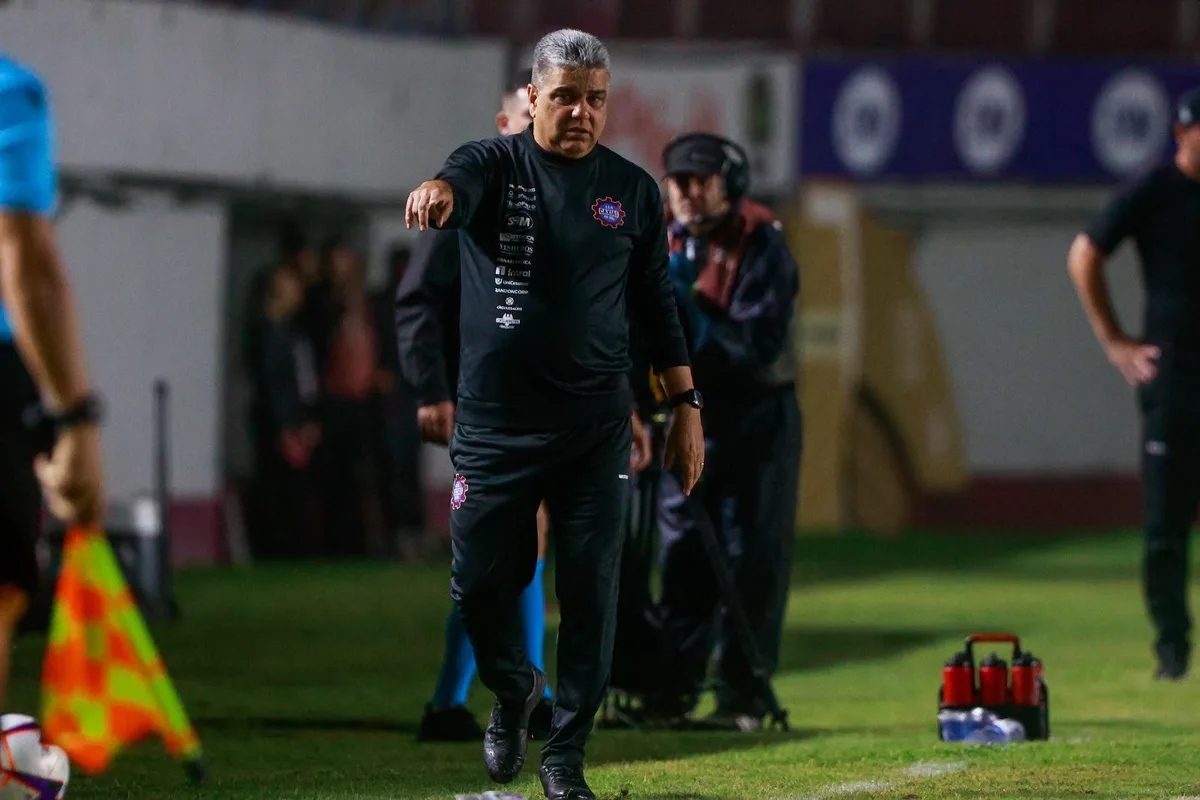 Caxias demite técnico Marcelo Cabo e anuncia substituto para sequência da Série C