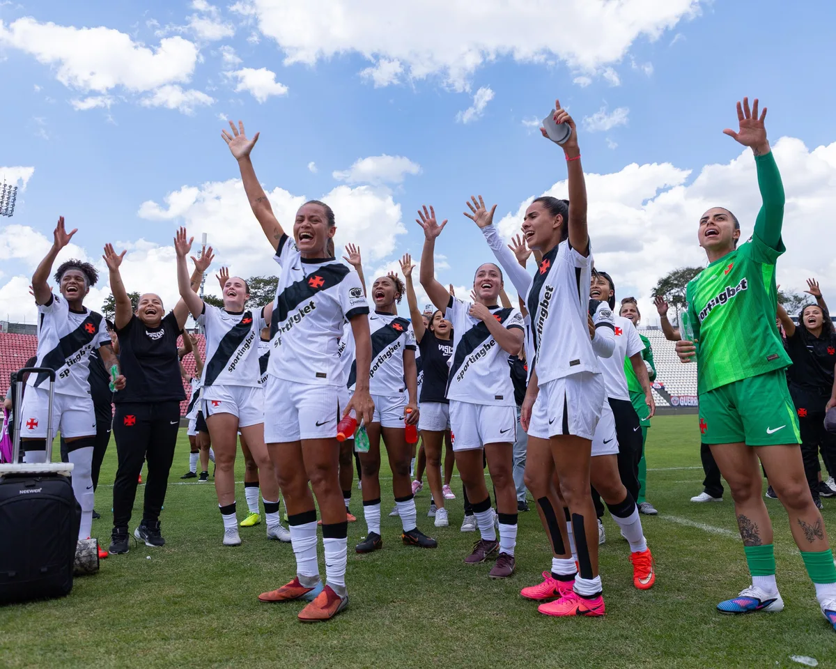 Vasco vence Itabirito na ida e decide título da A2 em São Januário
