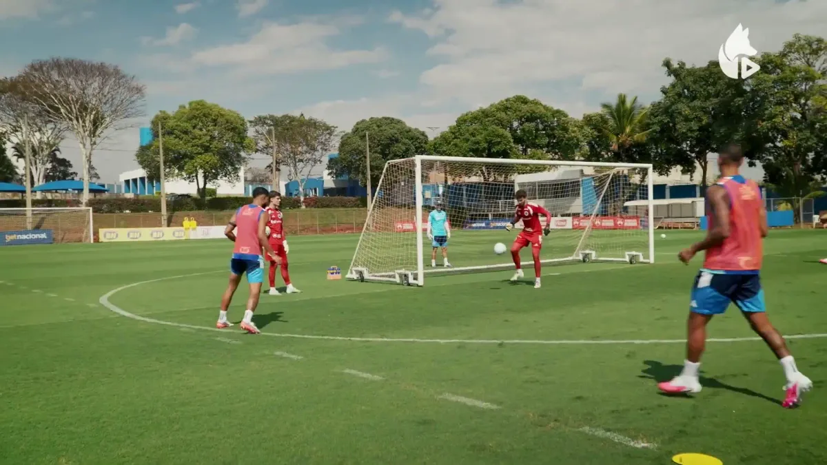 Cruzeiro treina para duelo contra o Corinthians