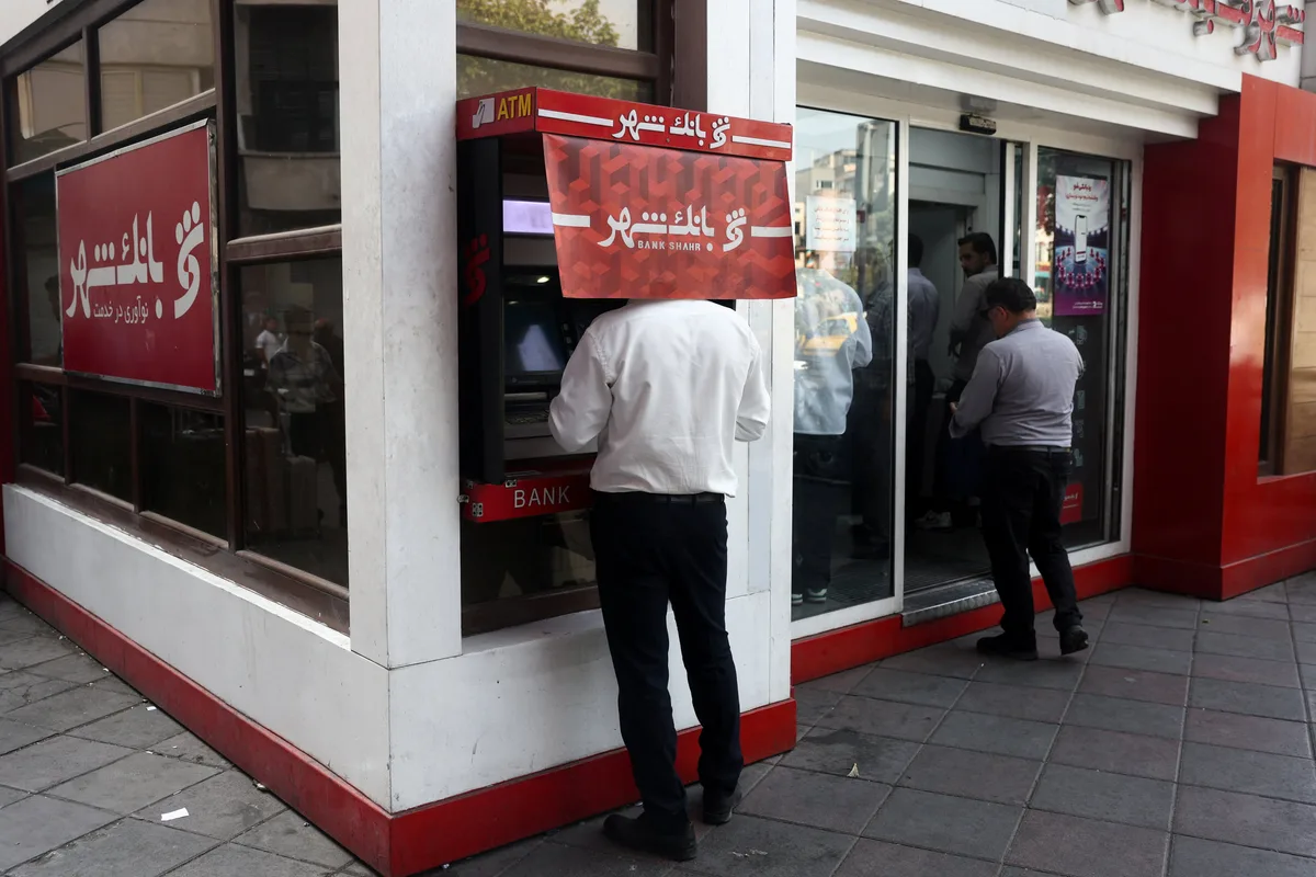 Estados Unidos sancionó a un banco iraquí y a una red de casas de cambio por realizar operaciones para el régimen de Irán