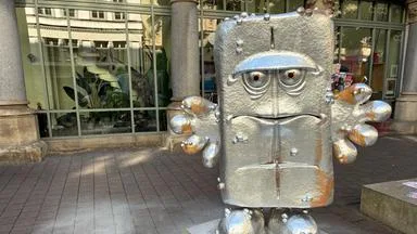Polizei sucht Zeugen: Wer hat "Bernd das Brot" beschmiert?
