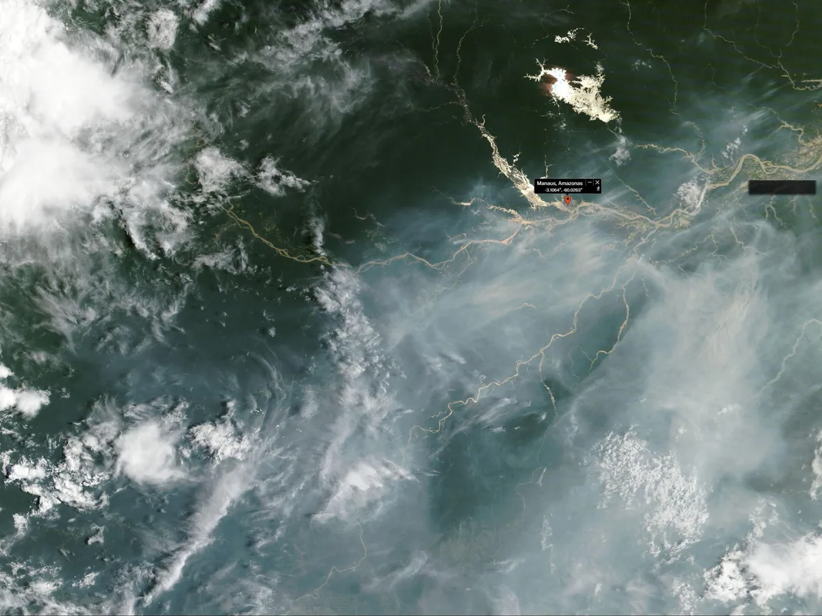 Satélite da Nasa registra fumaça de queimadas florestais no AM vista do espaço