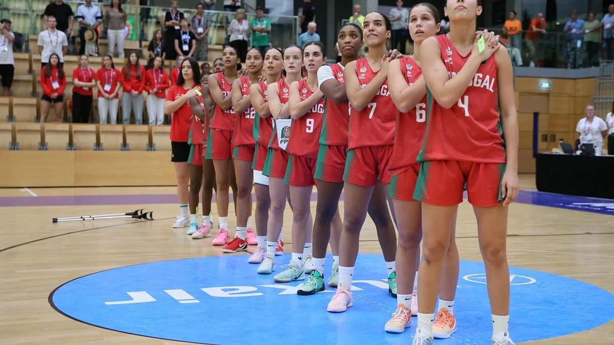 Seleção Nacional de sub-16 femininos garante troféu e sobe à Divisão A