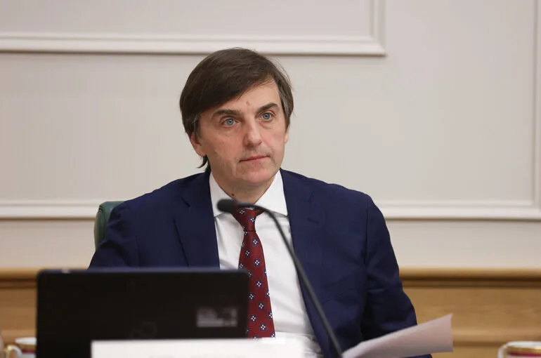 Кравцов: Каждый ребенок имеет право на полное среднее общее образование