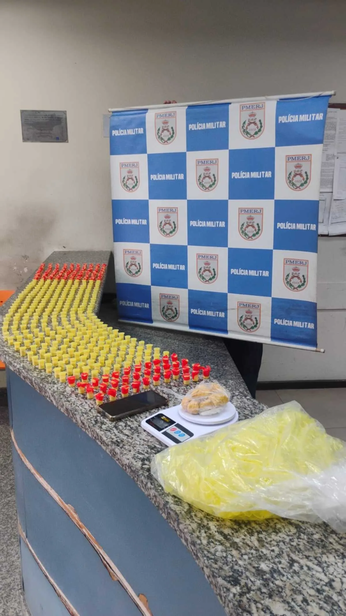 Homem é preso com mais de 400 cápsulas de cocaína em Barra Mansa