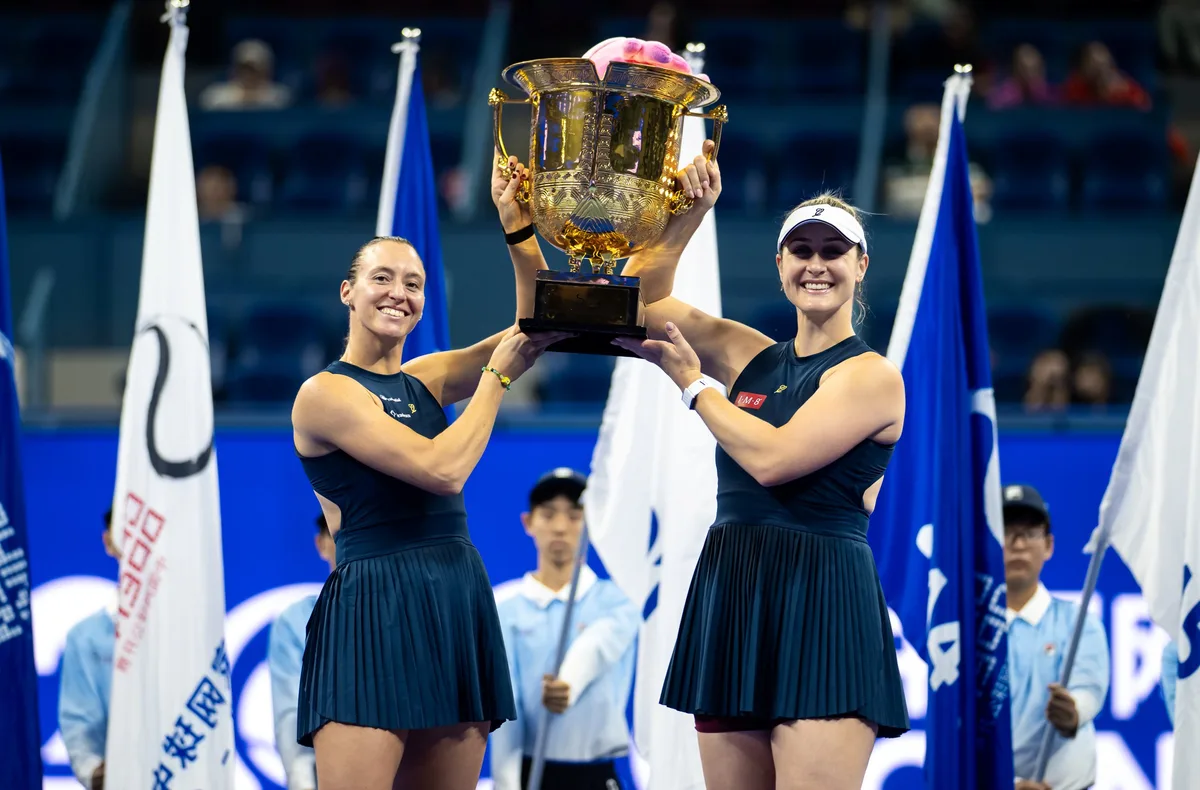 Luisa Stefani conquista WTA 1000 de Pequim ao lado de Dabrowski