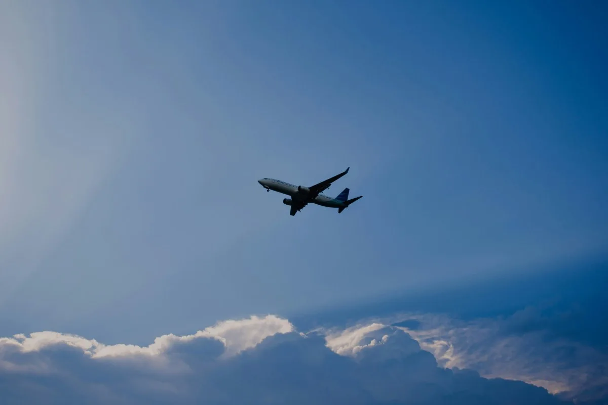 Avião com 5 pessoas a bordo desaparece na Colômbia