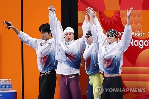 [아시안게임] 한국 남자 계영 400ｍ, 일본 제치고 역전 은메달…중국 우승