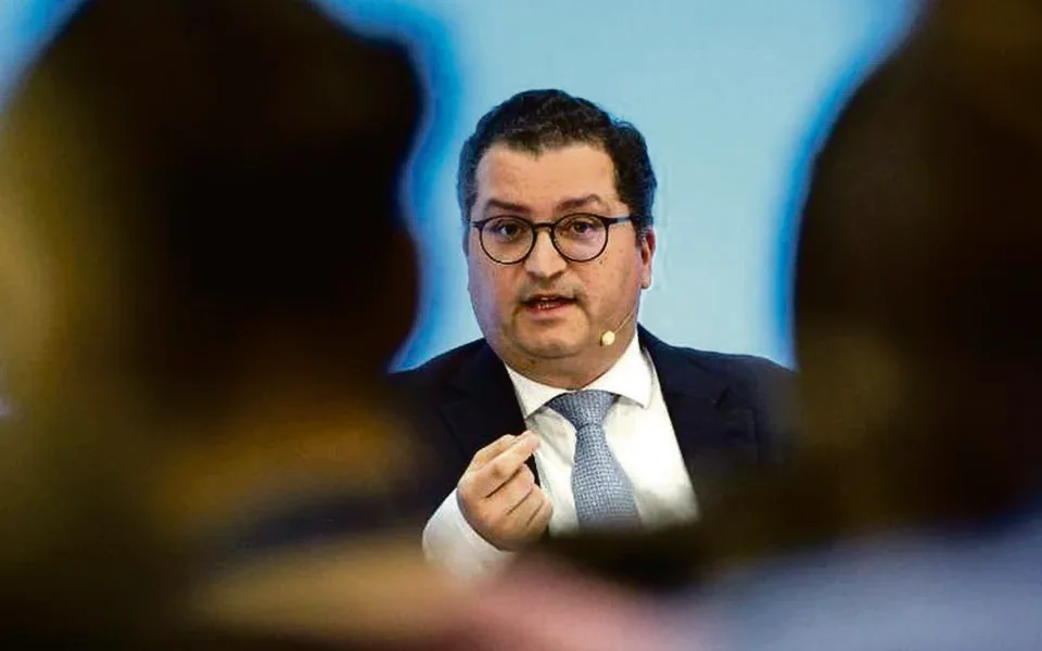 Miranda Sarmento diz que despesa está controlada mas avisa PS e Chega sobre propostas com peso nas contas