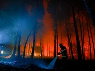 L’incendie des Landes progresse de 1 100 hectares, les « quinze prochaines heures seront déterminantes »