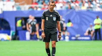 Clément Turpin dirige Bétis-FC Porto