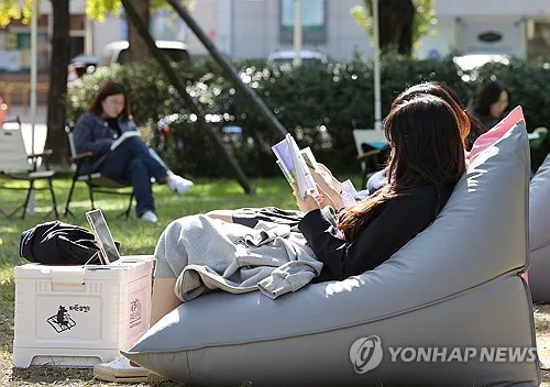 '창원 북 페스타' 개막…독서골든벨·별빛 속 책 여행도