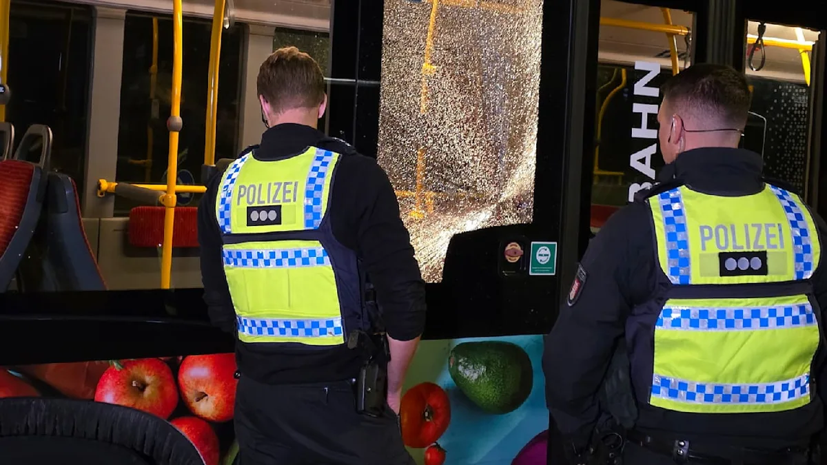 Medienbericht - Frau suchte Zuflucht im Bus, dann fielen Schüsse