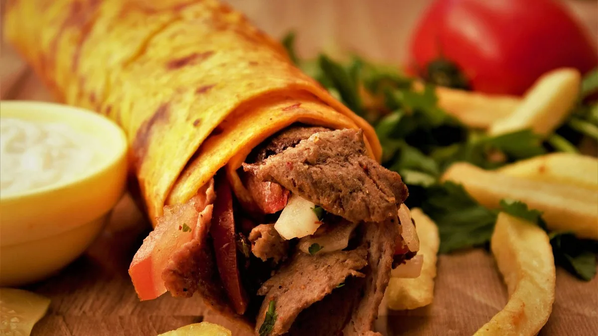 Alemanha inova no recrutamento militar e tem nova ferramenta insólita: Embalagens de kebab