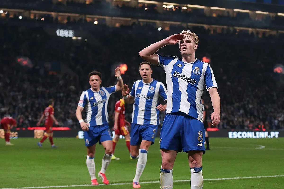Froholdt é baixa confirmada no FC Porto para o jogo com o Casa Pia