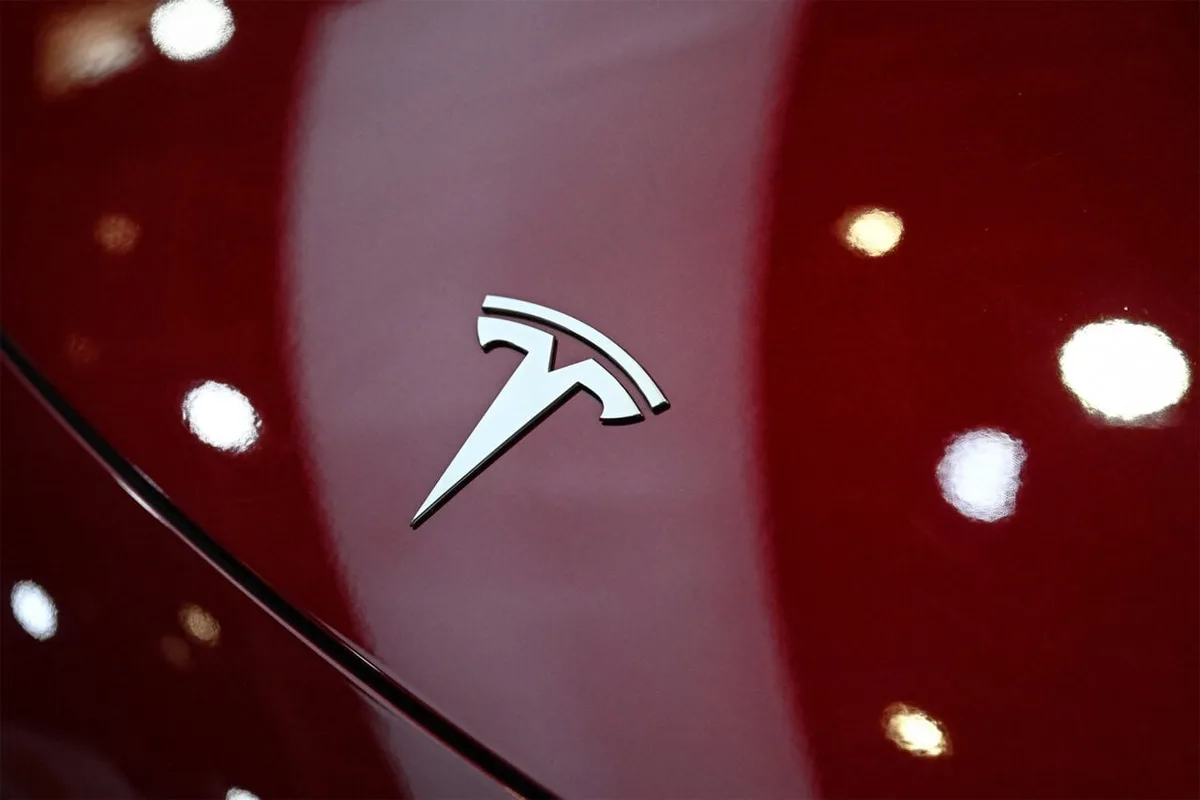 Another Telsa on Autopilot Stopped on Freeway, Driver Died: Report