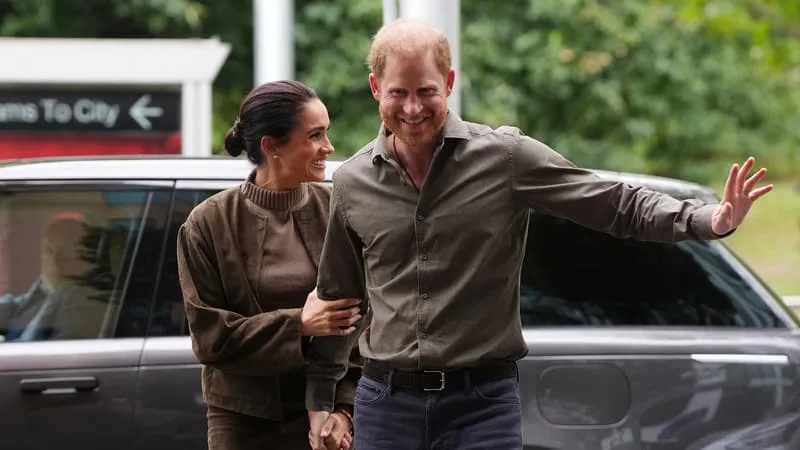 "Ils ont beaucoup critiqué la famille royale": Harry et Meghan viennent vivre au Royaume-Uni mais "rien n’est pardonné"