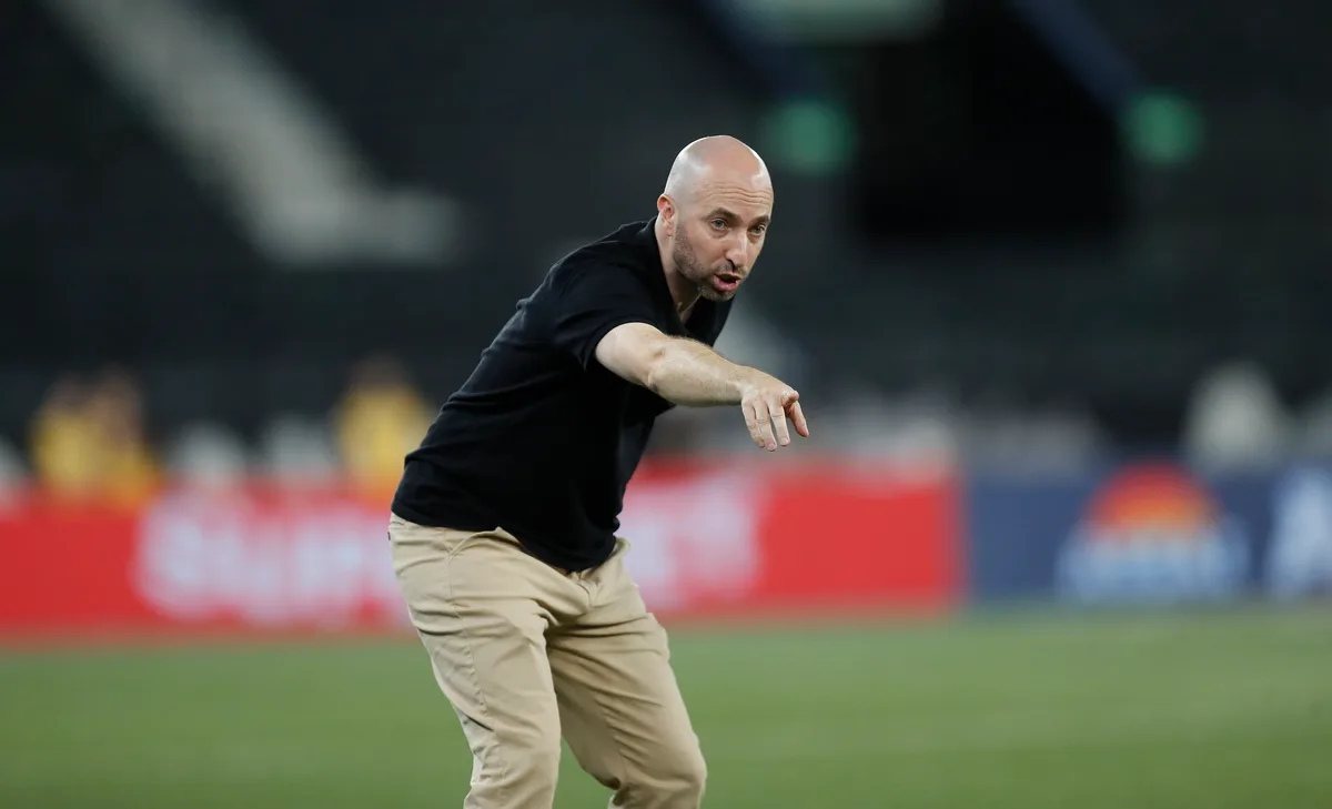 Bellão resume atuação do Botafogo após empate: "A gente pecou muito"