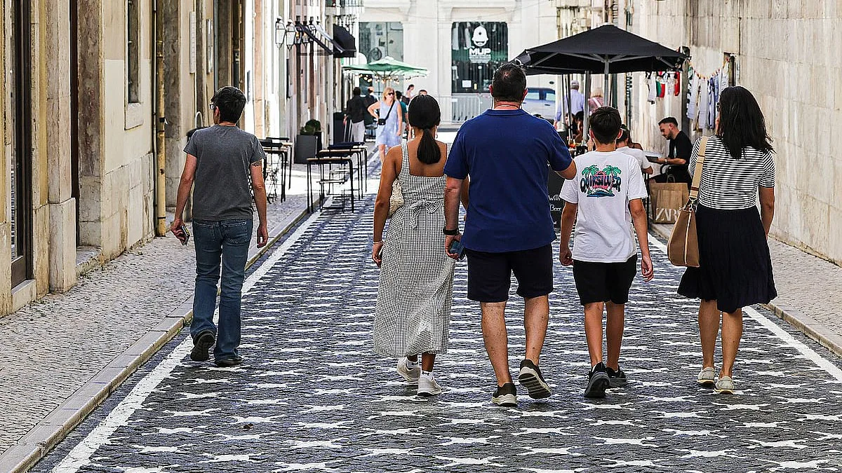 Lisboa. Programa Viva a Rua! reduz estacionamento no Chiado e devolve espaço aos peões