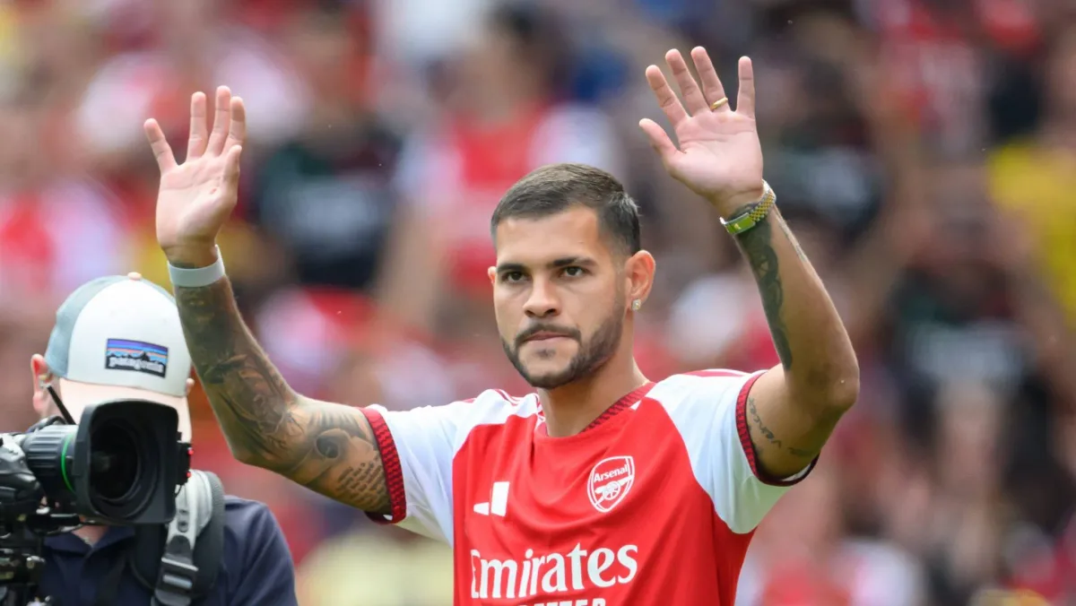 Com chegada de Bruno Guimarães, joia do Arsenal é oferecida a rivais da Premier League