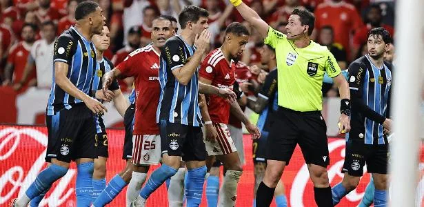 Diretor do Inter cobrou arbitragem e foi contido por policiais, diz súmula