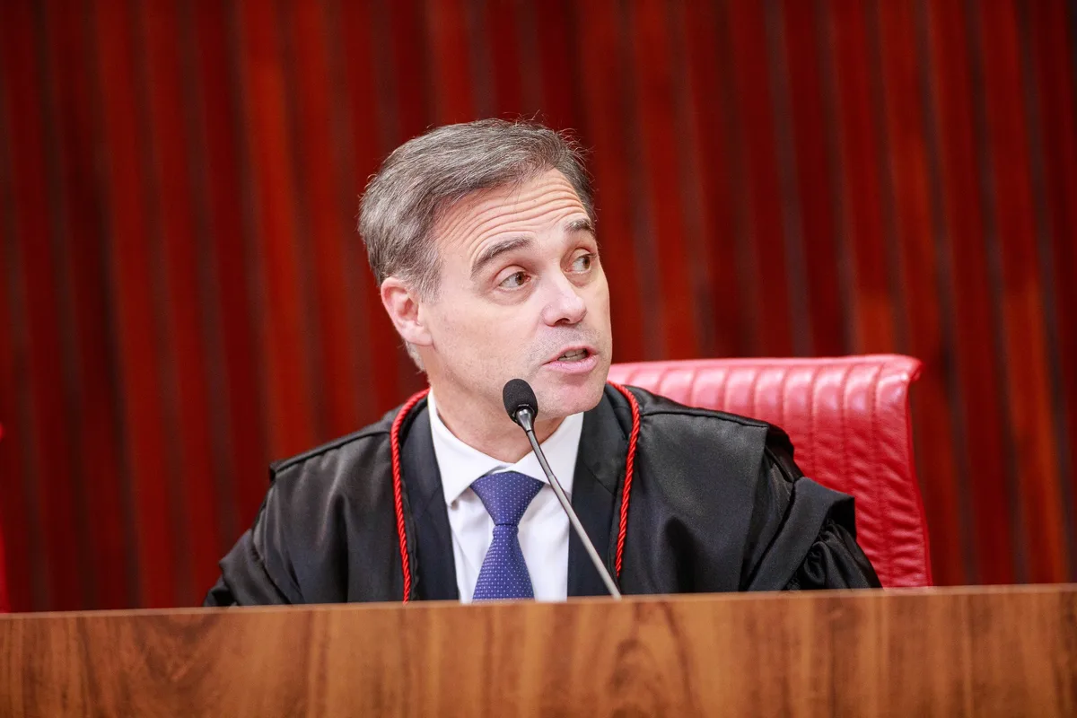 Mendonça proíbe PT de impulsionar vídeo que diz que Flávio Bolsonaro é contra a escala 6x1
