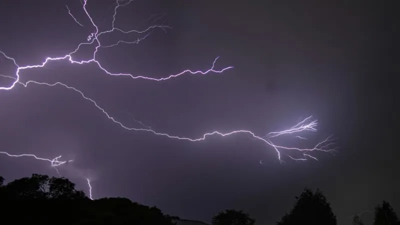 De violents orages provoquent de "nombreux dégâts" dans les Landes, 7.500 foyers privés d'électricité et plusieurs routes coupées