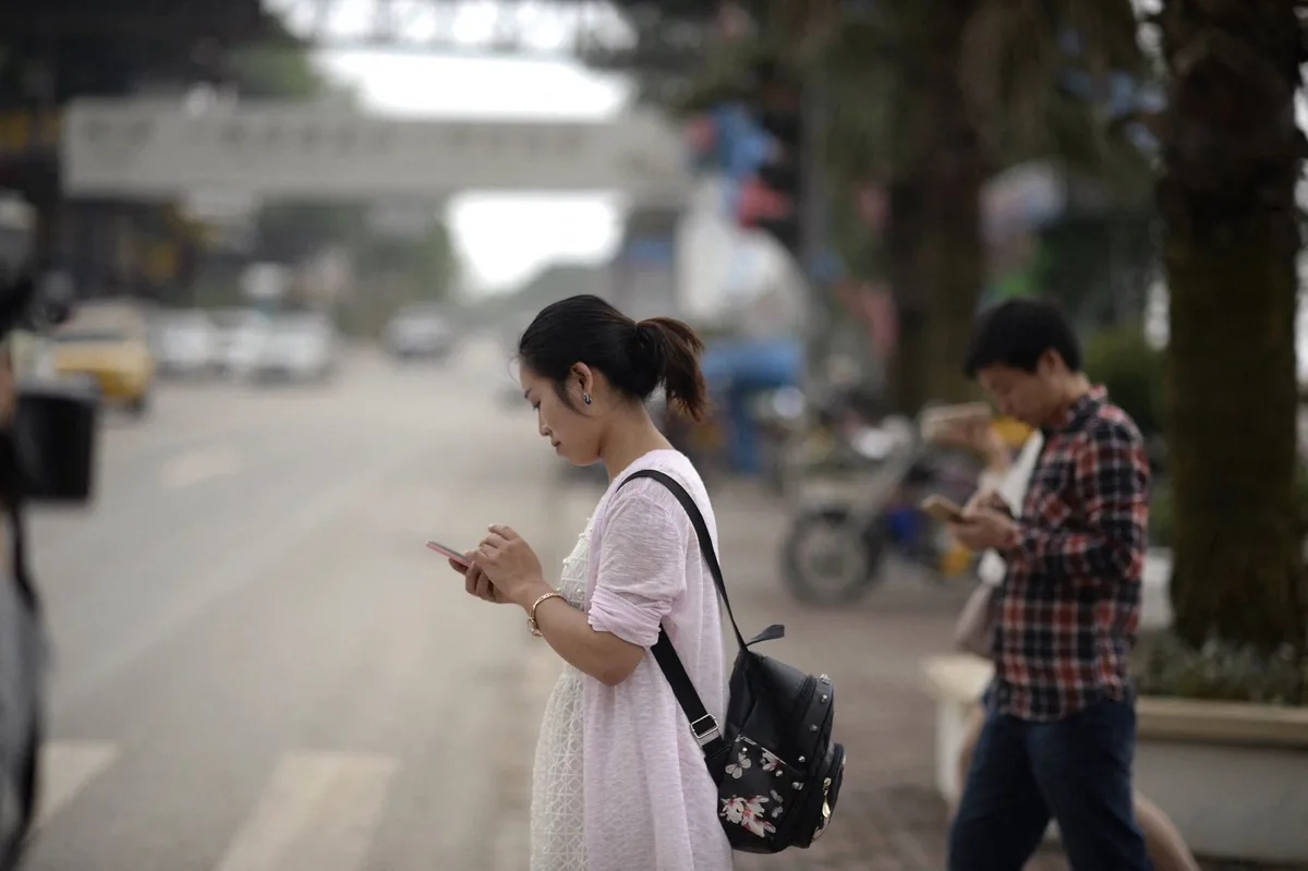 "Chez les jeunes Chinois, l'IA suscite un mélange d'enthousiasme et d'appréhension" : l'éclairage de l’anthropologue Xiang Biao