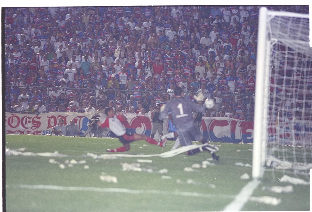 Time do Fortaleza de 2002 faz amistoso beneficente no PV