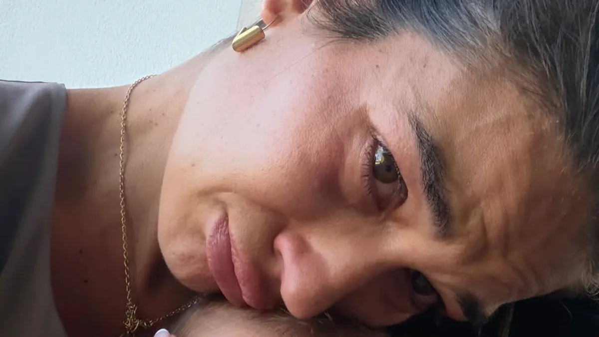 Estela Grande rompe a llorar en redes tras la vuelta de sus padres a Madrid: "Estoy fatal"