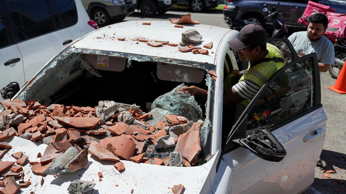 Powerful earthquake hits Panama, triggers tsunami warnings