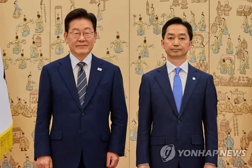 [속보] 李대통령, 김지용 중수청장 임명장…"네편 내편 가리지 말아야"