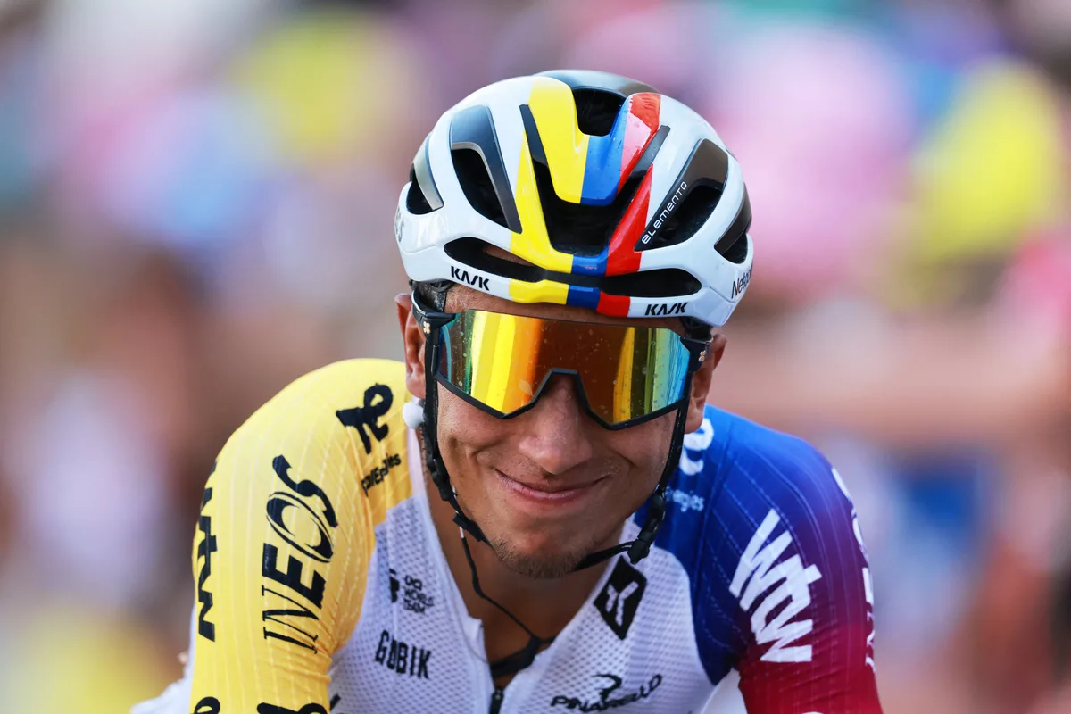 Egan Bernal está involucrado en un accidente vial tras chocar su carro con un taxi en el norte de Bogotá: el ciclista habría huido de la escena
