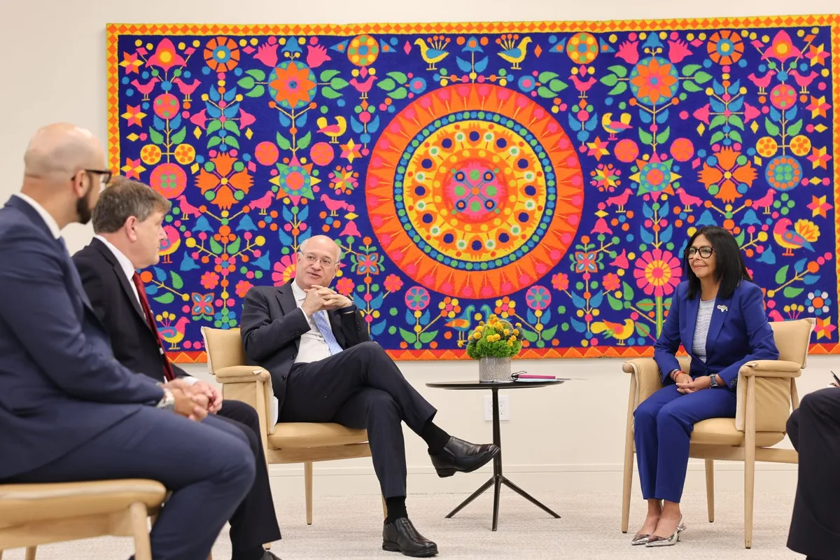 Delcy Rodríguez evalúa mecanismos de cooperación con el presidente del BID durante visita a Nueva York